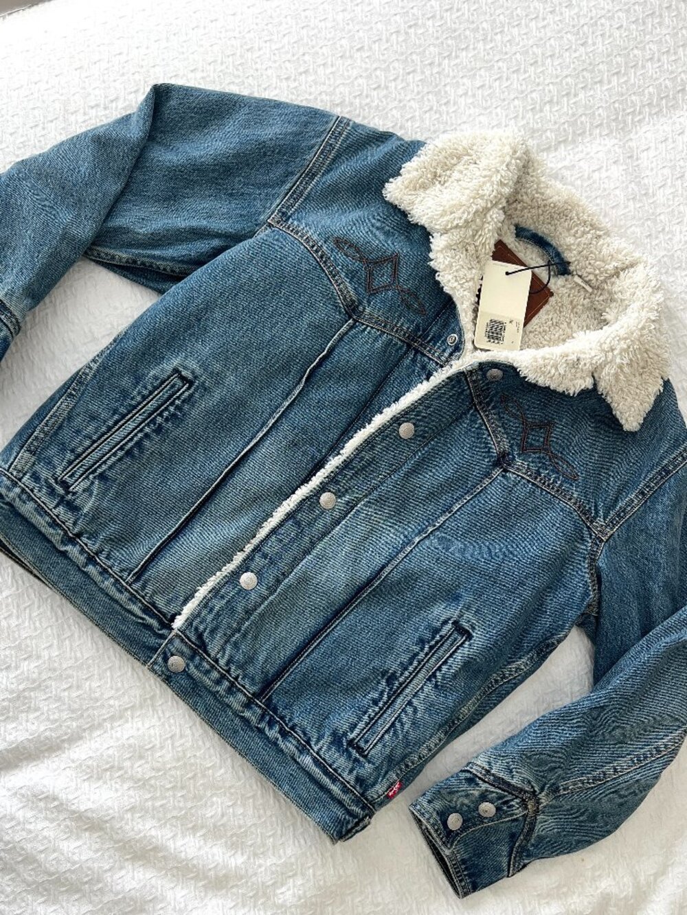 NWT Levi’s Premium Men’s Western Sherpa Trucker Jacket Open Sail  - Size Small